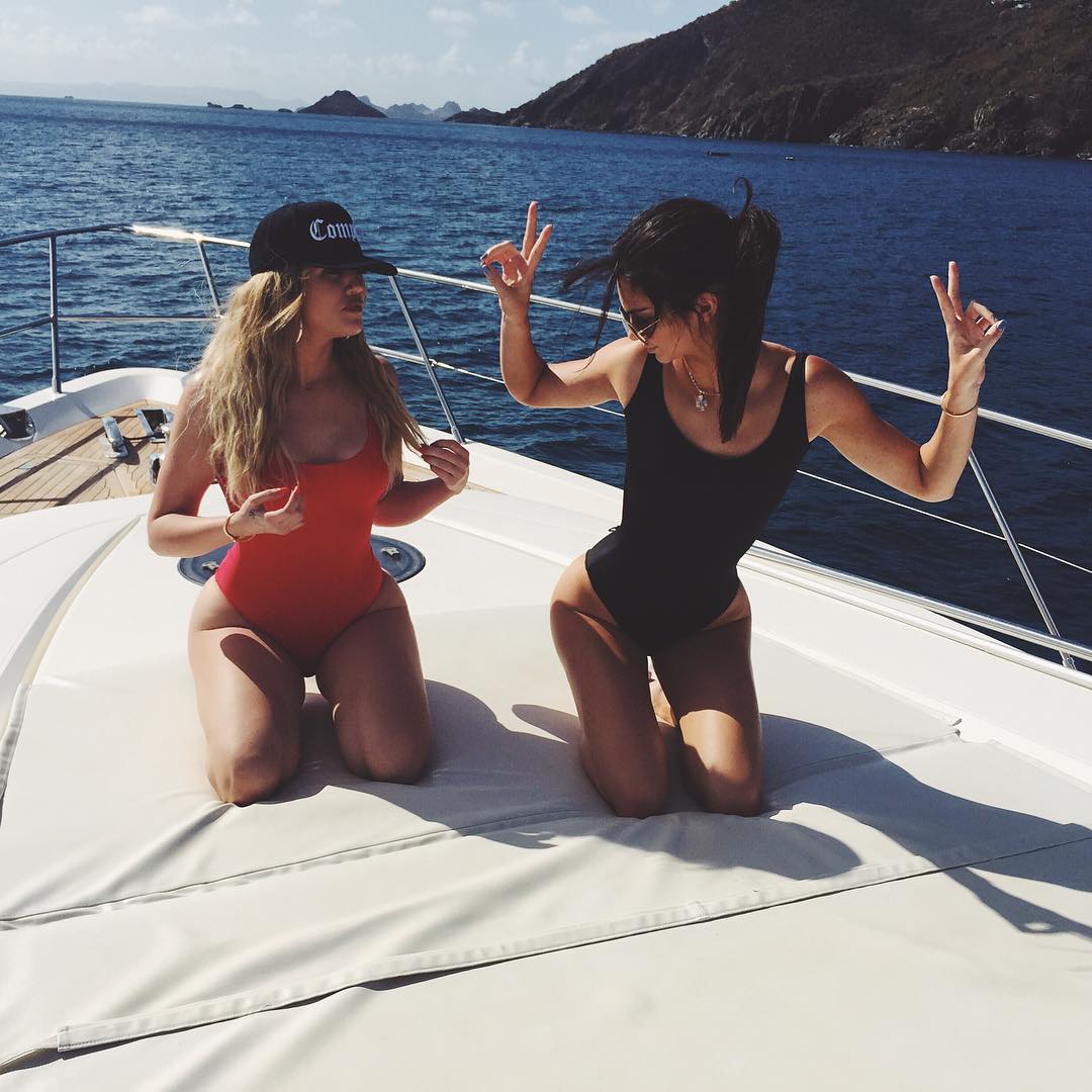 Khloe Kardashian and Kendall Jenner sexy pics (3)