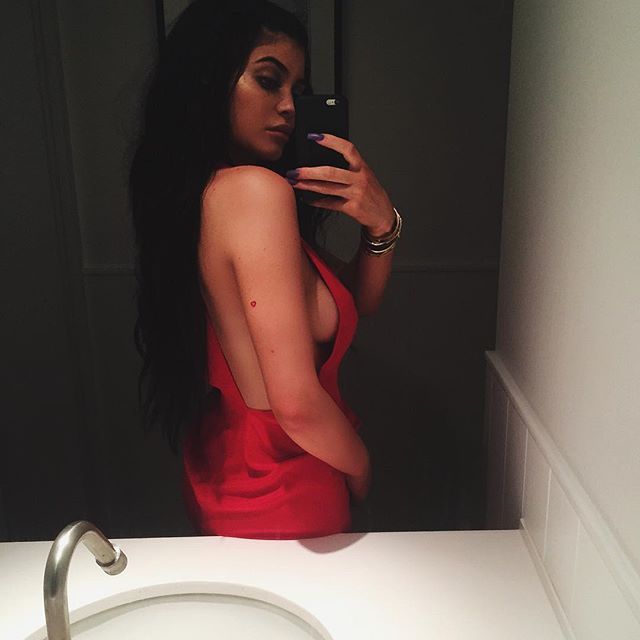 Kylie-Jenner-Sideboob