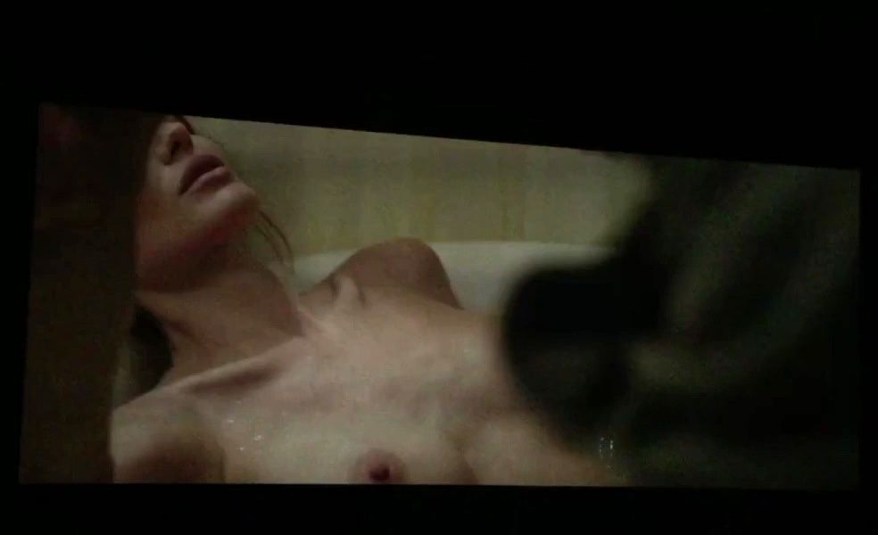 Angelina-Jolie-Topless-3