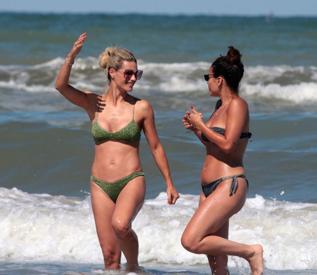 Beach photos and bikini nipslip leaked michelle hunziker The Nip